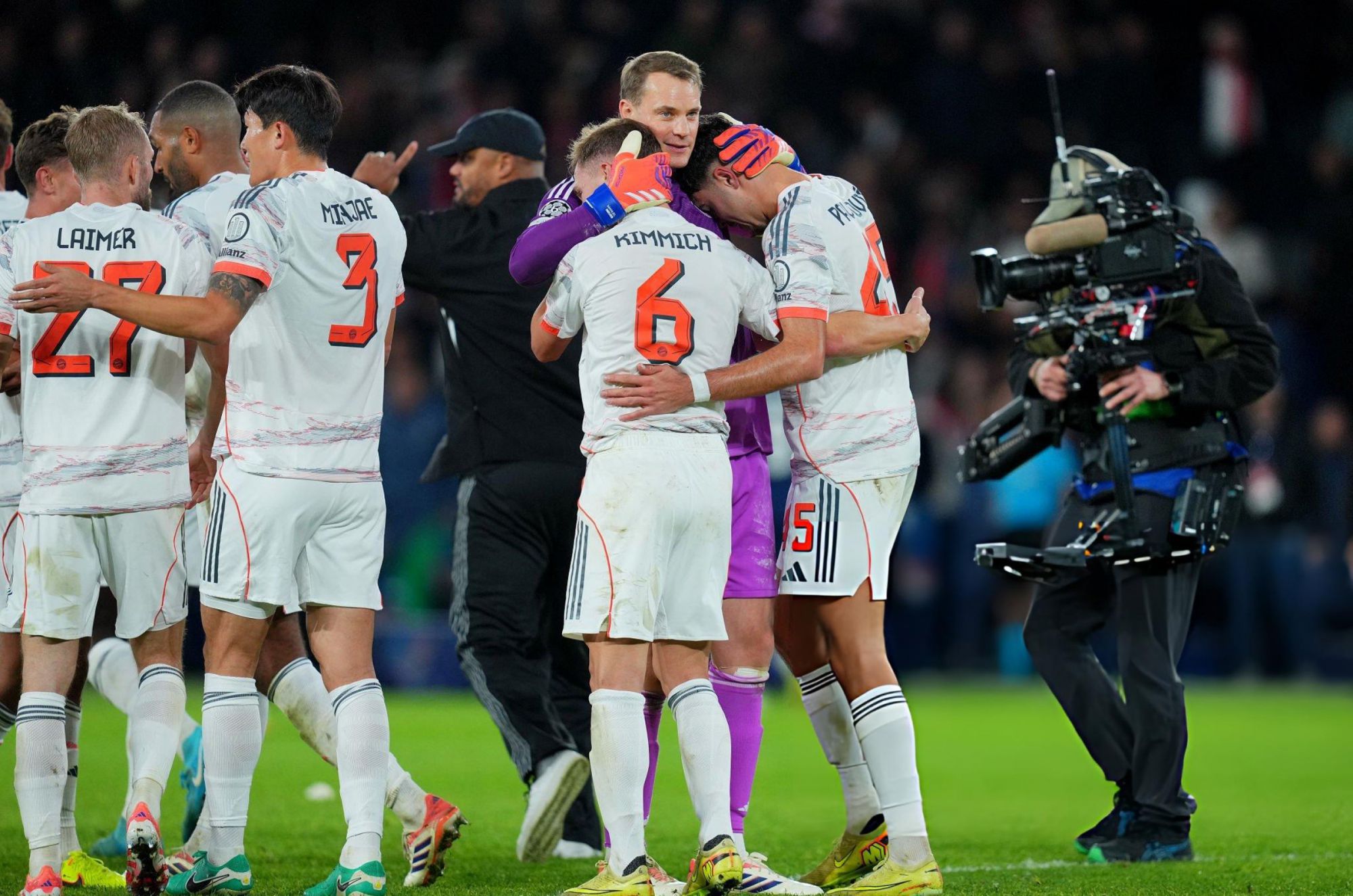 बायर्न सीईओ: पीएसजी के खिलाफ खेलना चैंपियंस लीग फाइनल की तरह है। यह गेम साबित करता है कि हम अच्छा आक्रमण और बचाव भी अच्छा कर सकते हैं।