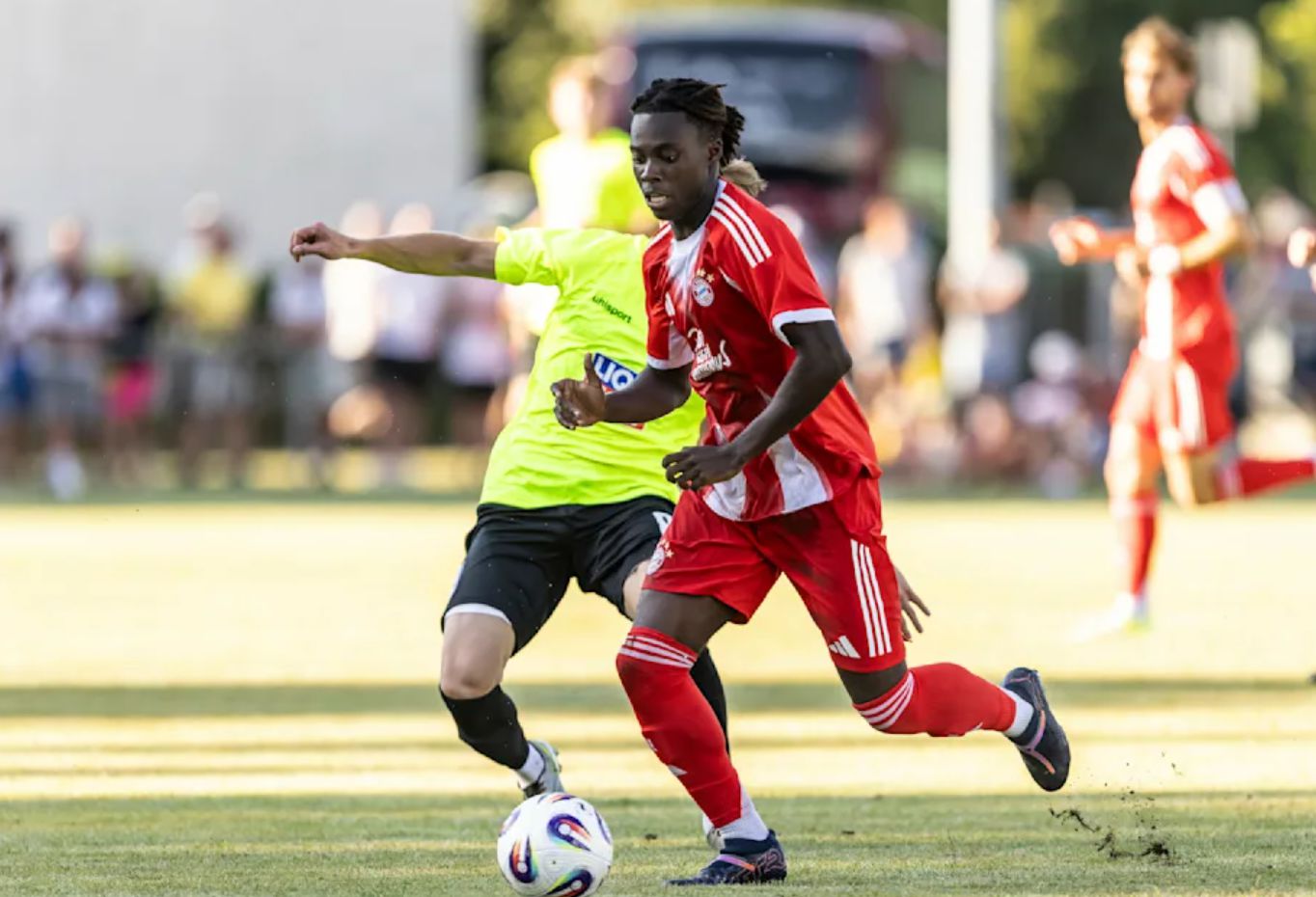 बिल्ड: 17 वर्षीय बायर्न म्यूनिख खिलाड़ी को नाइटलाइफ़ स्थलों पर बार-बार जाने के बाद उसके पुराने क्लब में वापस भेज दिया गया था