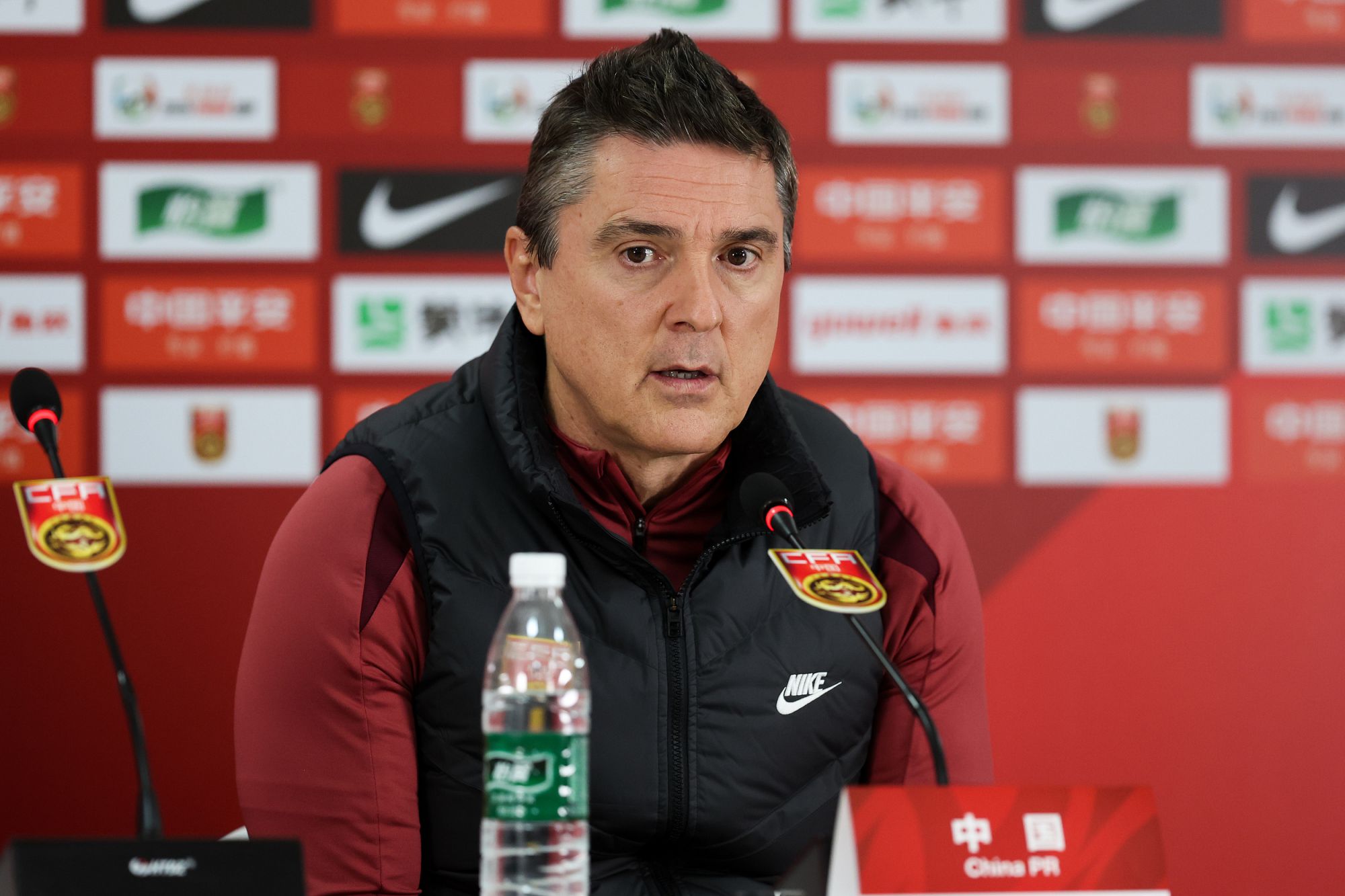 एंटोनियो: जब मैंने बेहोलम की खोज की, तब भी वह केंद्रीय रक्षक के रूप में खेल रहा था; मैंने खिलाड़ियों को बाहरी टिप्पणियों से दूर रखा