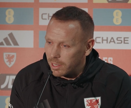 वेल्स के कोच निलंबन के कारण साइडलाइन कमांड से चूक गए, और विल्सन निलंबन के कारण लिकटेंस्टीन खेल से चूक गए