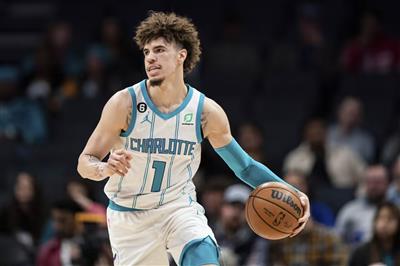 यह सब आप पर निर्भर करता है! तीन गोल, आधे में 10 में से 6, 17 अंक और 4 अवरोधन