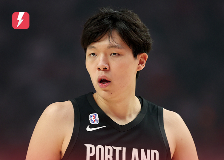 यांग हैनसेन मैदान पर आने पर स्प्लिट के निर्देशों के बारे में बात करते हैं: बस मुझे बताएं कि किसकी रक्षा करनी है और कैसे मुकाबला करना है।