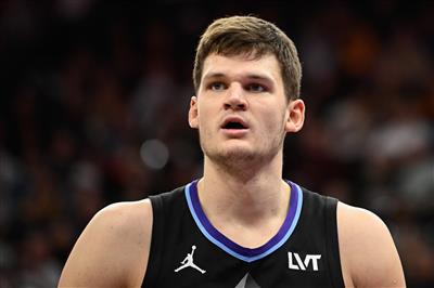 एक क्रूर डंक सहना! केसलर ने कोर्ट पर आकर 29 मिनट में 3 अंक, 9 रिबाउंड, 6 त्रुटियां और 4 उल्लंघन किए।