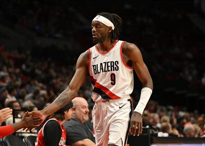 ट्रेल ब्लेज़र्स ने एक ही क्वार्टर में 9 थ्री-पॉइंटर्स मारे और दूसरे क्वार्टर में वारियर्स को 13 अंकों से हराकर उलटफेर हासिल किया।