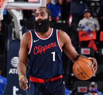 हॉट बॉल नियंत्रण! हार्डन ने पहले क्वार्टर में सभी 4 शॉट लगाए और 14 अंक बनाए, जिसमें 2 में से 2 तीन-पॉइंटर्स शामिल थे।