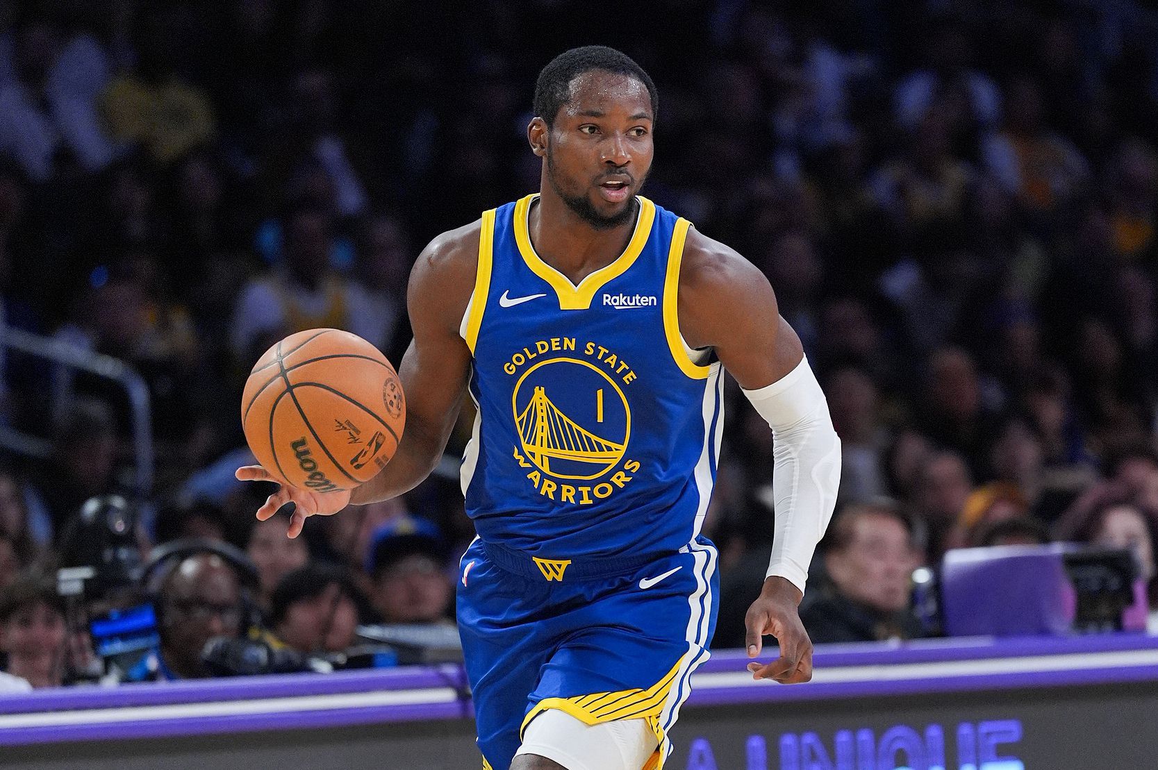 गेंद पर नियंत्रण बनाए रखें! रिचर्ड और कुमिंगा ने हाफ में कुशलतापूर्वक मिलकर 33 अंक बनाए