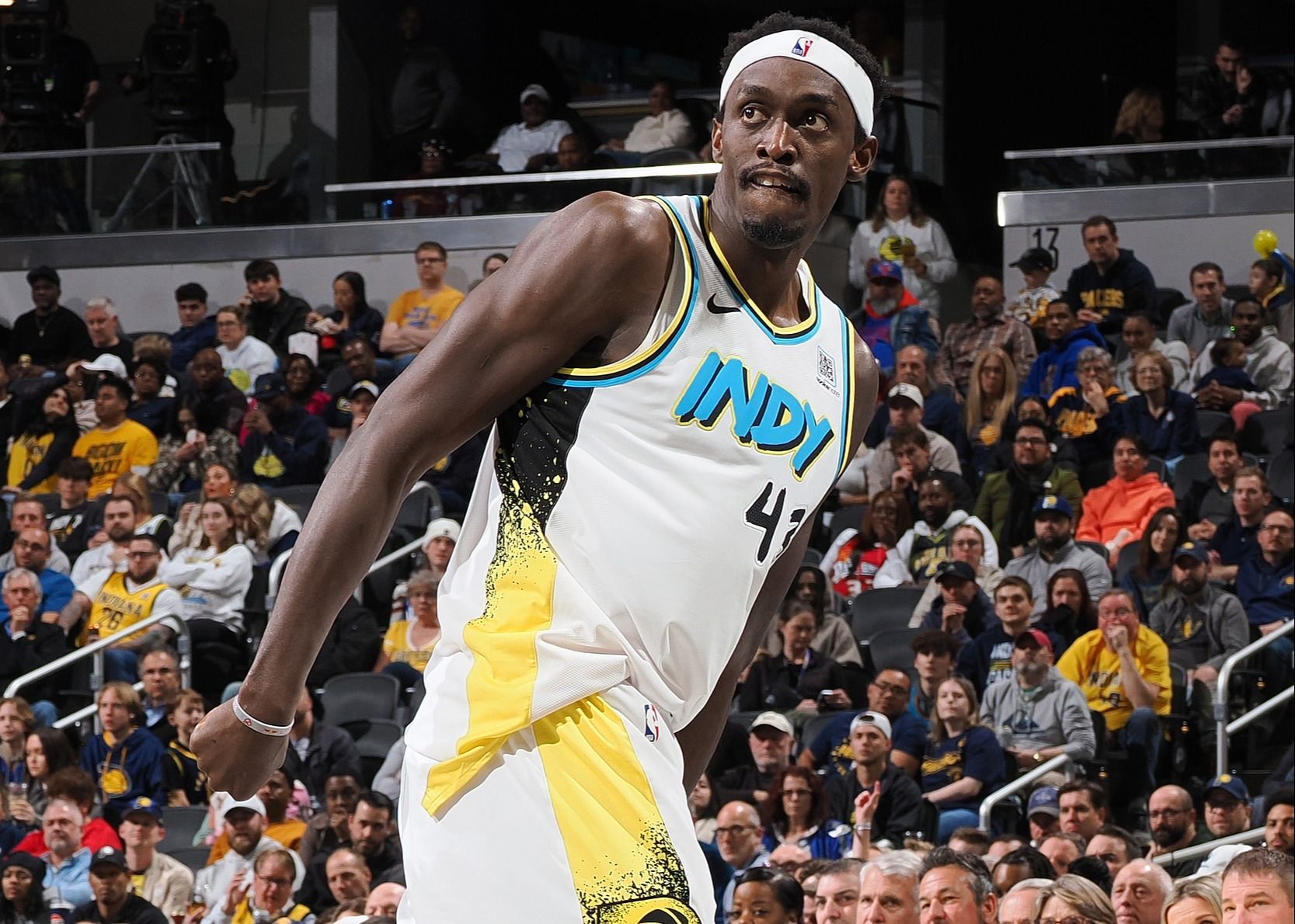 गेंद पर ख़राब नियंत्रण लेकिन बहुमुखी! सियाकम ने आधे में 10 अंक, 4 रिबाउंड और 4 सहायता का योगदान दिया