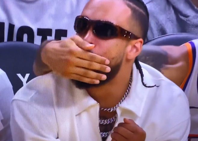 शीर्ष पैकेज विफल! डिलन ने खुशबू उगल दी, लिवर्स ने डिलन का मुंह बंद कर दिया और टी खाने के लिए दौड़े लेकिन रेफरी ने उन्हें पकड़ लिया।