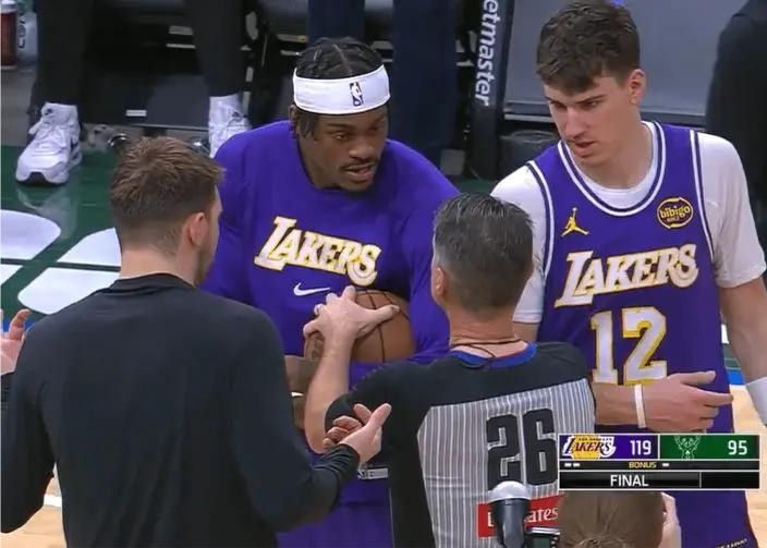 वेंडरबिल्ट ने खेल के बाद गेंद पकड़ने की घटना के बारे में बात की: रेफरी ने मुझ पर मुकदमा करने की धमकी दी, मुझे नहीं पता कि वह किस बारे में बात कर रहा था