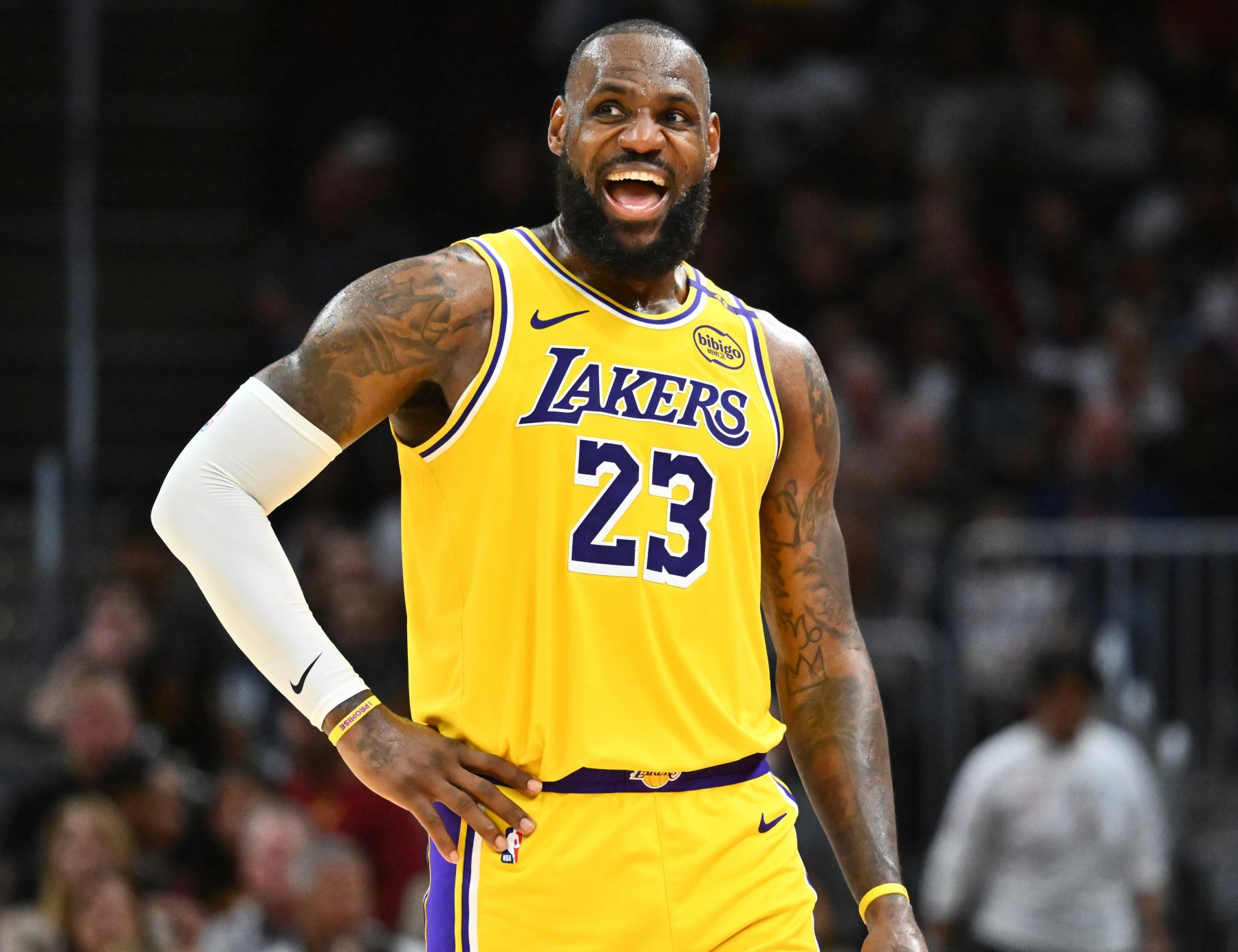 रीव्स: जेम्स घर पर शराब पी रहा होगा और खेल देख रहा होगा और सोच रहा होगा कि हमारी मदद कैसे की जाए