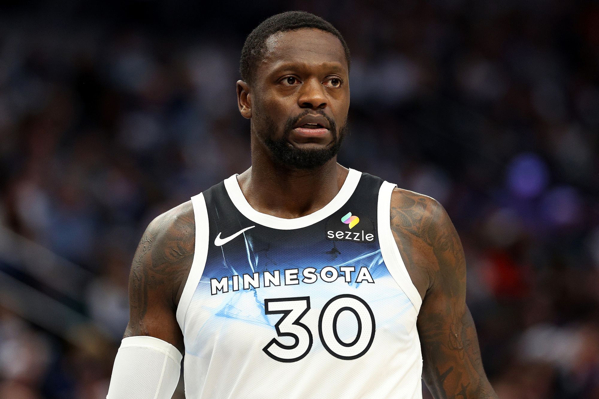 एडवर्ड्स ने आधे में 8 में से 1 बनाया और रीड और रैंडल ने मिलकर 33 अंक बनाकर टीम का नेतृत्व किया।