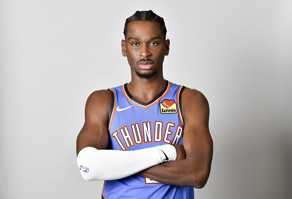 स्थिर प्रदर्शन! अलेक्जेंडर ने आधे में 12 में से 7 बनाए और 18 अंक और 6 सहायता का योगदान दिया।