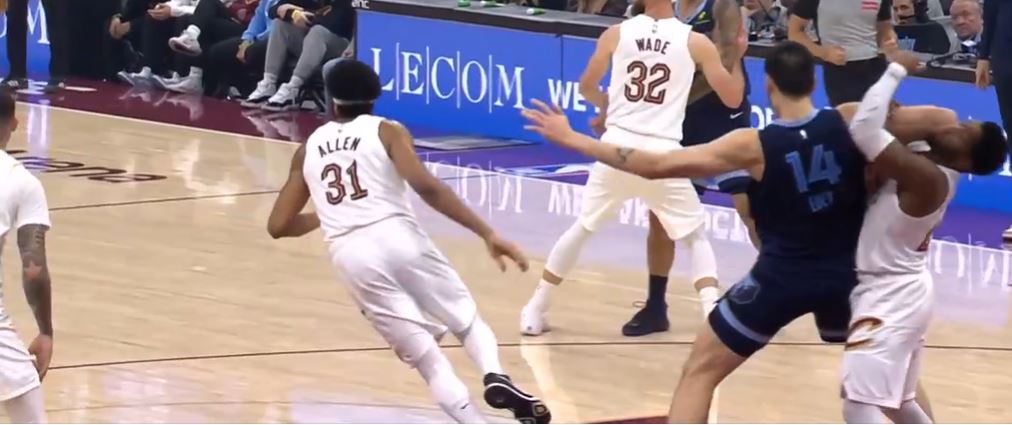 जेरेन जैक्सन जूनियर ने पहले क्वार्टर में 10 अंक बनाए, ग्रिज़लीज़ ने कैवलियर्स को 4 अंकों से आगे बढ़ाया