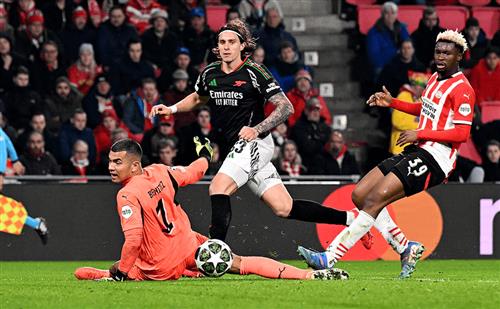 पीएसवी आइंडहोवन बनाम आर्सेनल