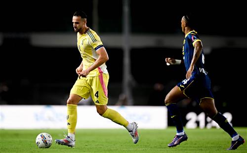 ग्रीस वेरोना बनाम जुवेंटस