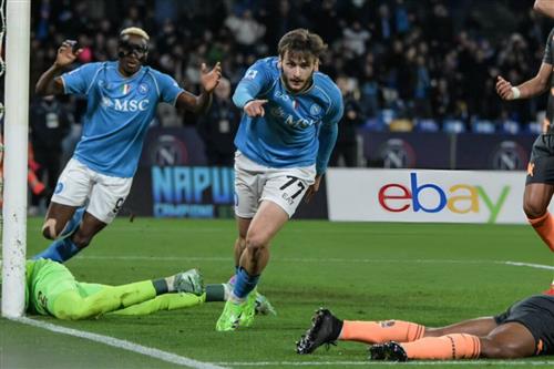 नेपल्स बनाम टोरिनो