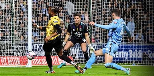 कोवेंट्री सिटी बनाम मेडस्टोन यूनाइटेड