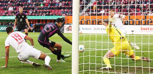 ऑग्सबर्ग बनाम बायर्न म्यूनिख