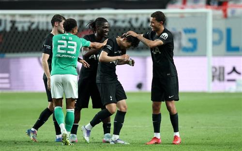 न्यूकैसल यूनाइटेड बनाम टोटेनहम हॉटस्पर