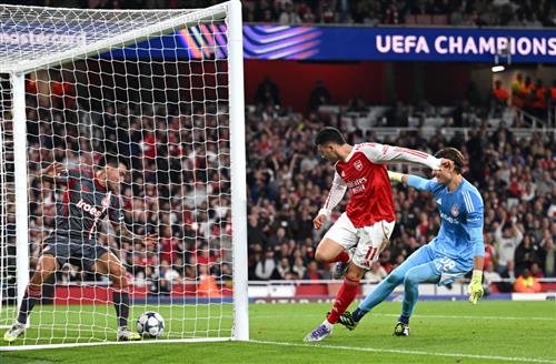 आर्सेनल बनाम ओलंपियाकोस