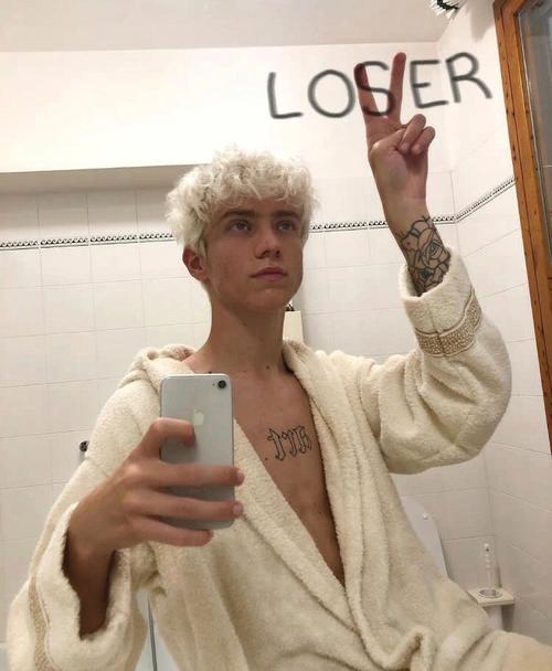 6686体育铁牌作者Victoria